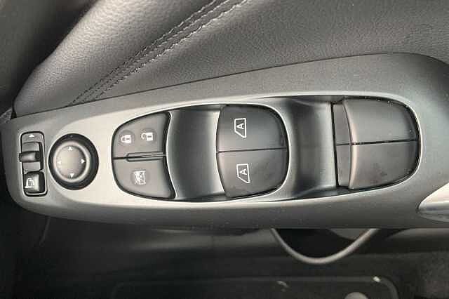 Nissan Juke 1.6 Hybrid N-Connecta 5dr Auto