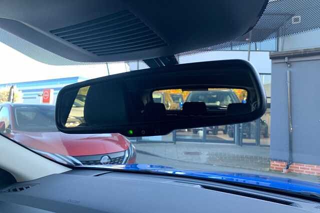 Nissan Qashqai 1.3 DiG-T MH Premiere Edition 5dr