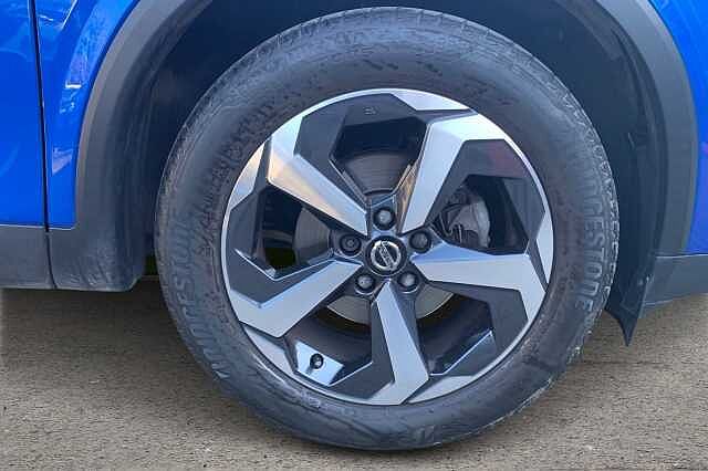 Nissan Qashqai 1.3 DiG-T MH Premiere Edition 5dr