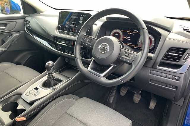 Nissan Qashqai 1.3 DiG-T MH N-Connecta [Glass Roof] 5dr