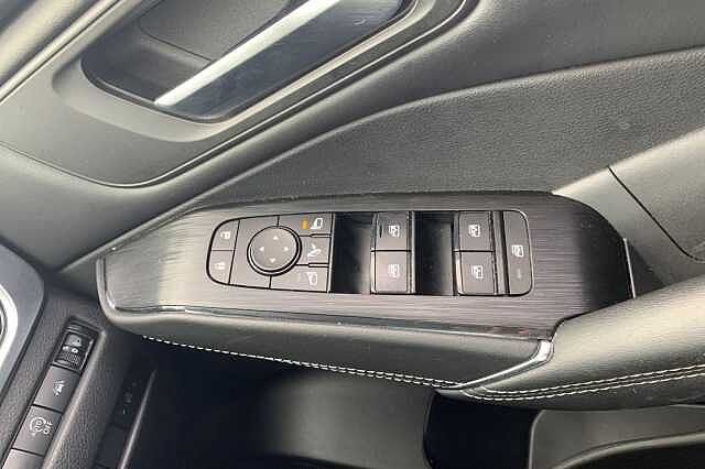 Nissan Qashqai 1.3 DiG-T MH N-Connecta [Glass Roof] 5dr