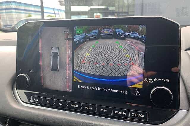 Nissan Qashqai 1.3 DiG-T MH N-Connecta [Glass Roof] 5dr