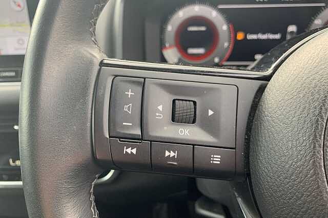 Nissan Qashqai 1.3 DiG-T MH N-Connecta [Glass Roof] 5dr