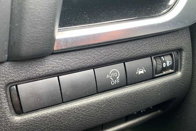 Nissan Qashqai 1.3 DiG-T MH N-Connecta [Glass Roof] 5dr