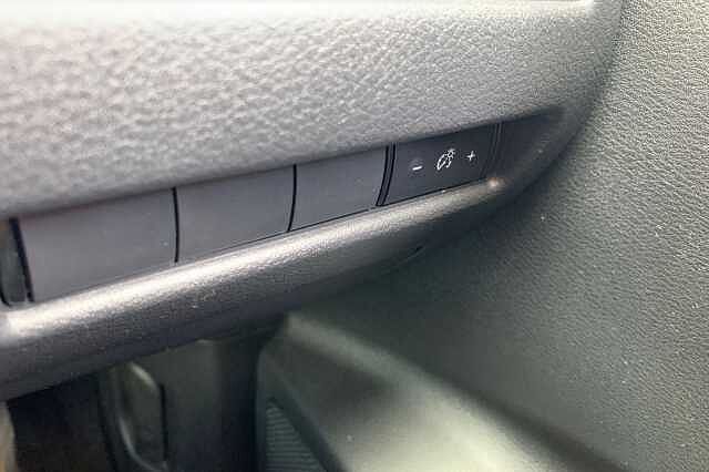 Nissan Qashqai 1.3 DiG-T MH N-Connecta [Glass Roof] 5dr
