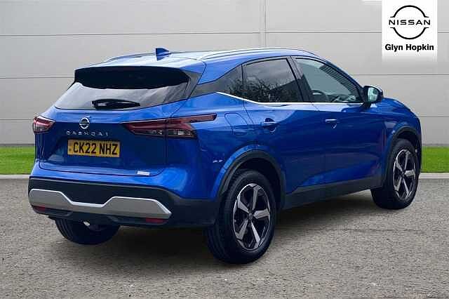 Nissan Qashqai 1.3 DiG-T MH N-Connecta [Glass Roof] 5dr