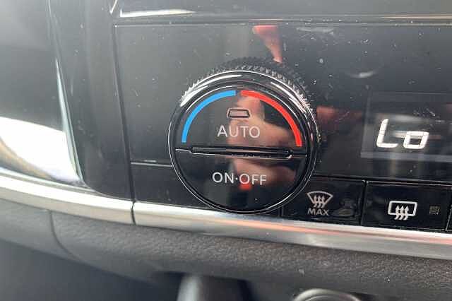 Nissan Qashqai 1.3 DiG-T MH N-Connecta [Glass Roof] 5dr