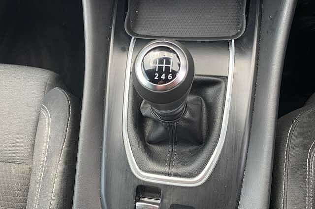 Nissan Qashqai 1.3 DiG-T MH N-Connecta [Glass Roof] 5dr