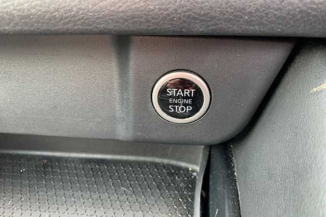 Nissan Qashqai 1.3 DiG-T MH N-Connecta [Glass Roof] 5dr