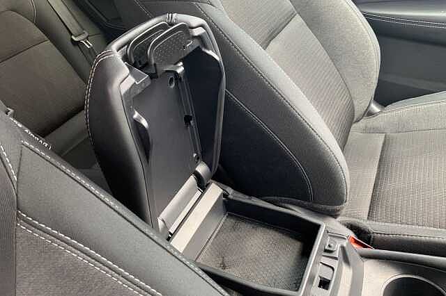 Nissan Qashqai 1.3 DiG-T MH N-Connecta [Glass Roof] 5dr